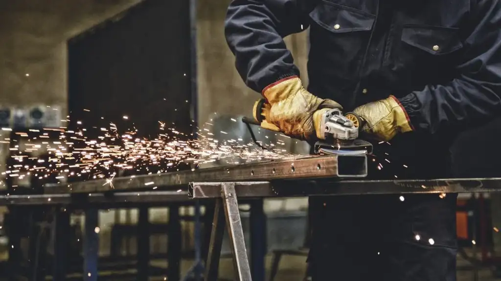 Metal building contractor 