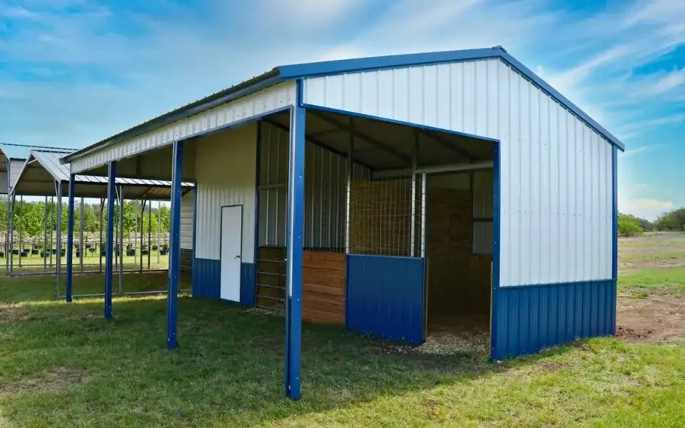 texas elite loafing shed side view