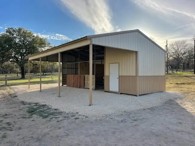 24x35x10 Texas Elite Loafing Shed - Image 3