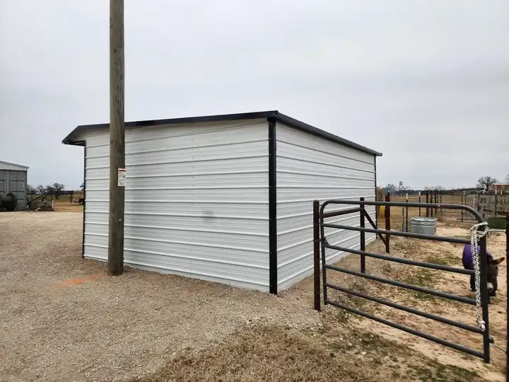 15x20x8 Loafing Shed - Image 3