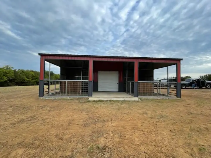 24x36x10 Texas Elite Loafing Shed - Image 4