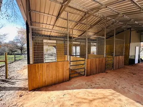 24x40x10 Texas Elite Loafing Shed - Image 3