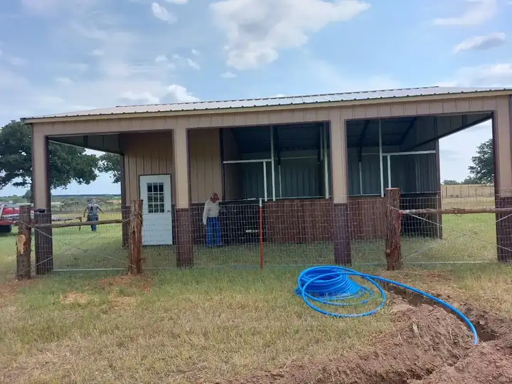 24x30x10 Texas Elite Loafing Shed - Image 5